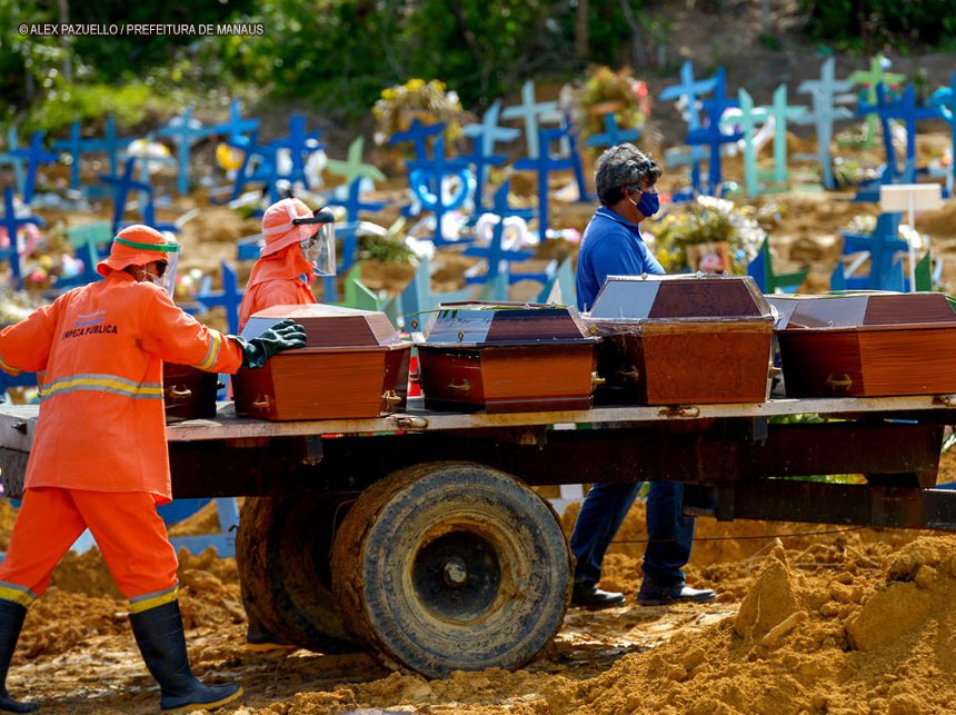 Brasil chega à marca de 700 mil mortes por covid-19