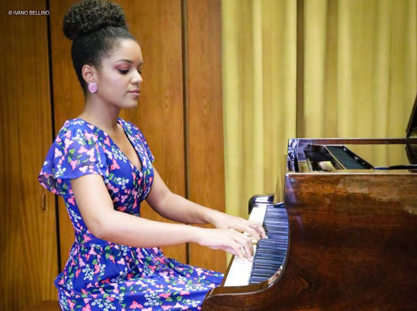 Pianista Ana ferreira se apresenta mais uma vez na Embaixada de Portugal