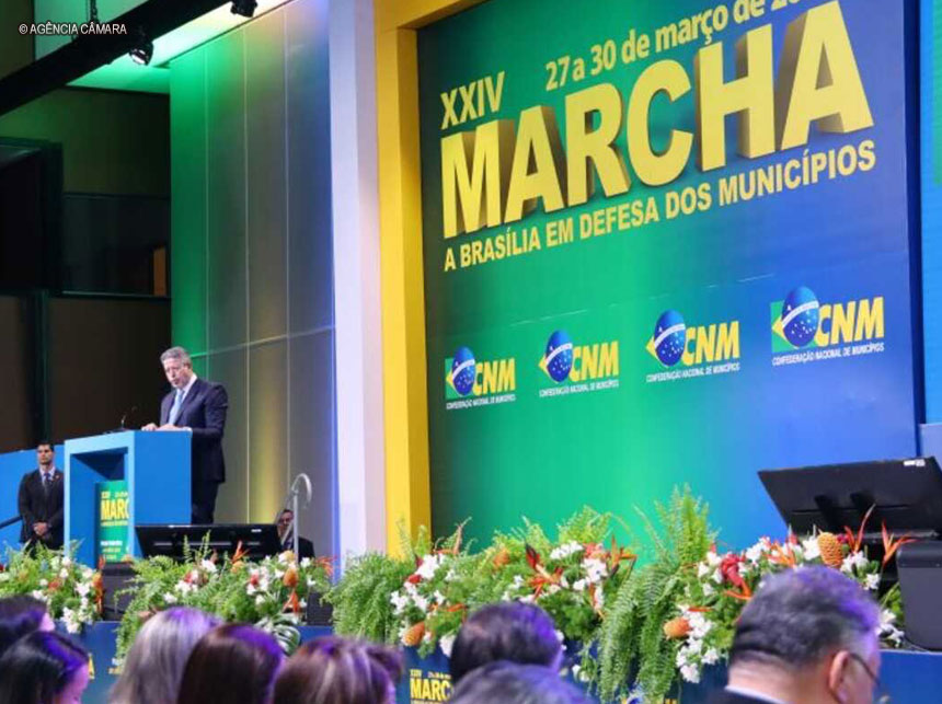 Câmara debaterá financiamento do piso da enfermagem, diz Lira a prefeitos