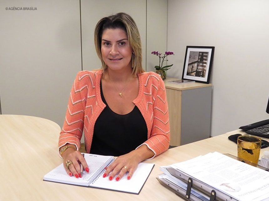 Juliana Neves substitui Marli Rodrigues, exonerada da Escola do Governo do DF