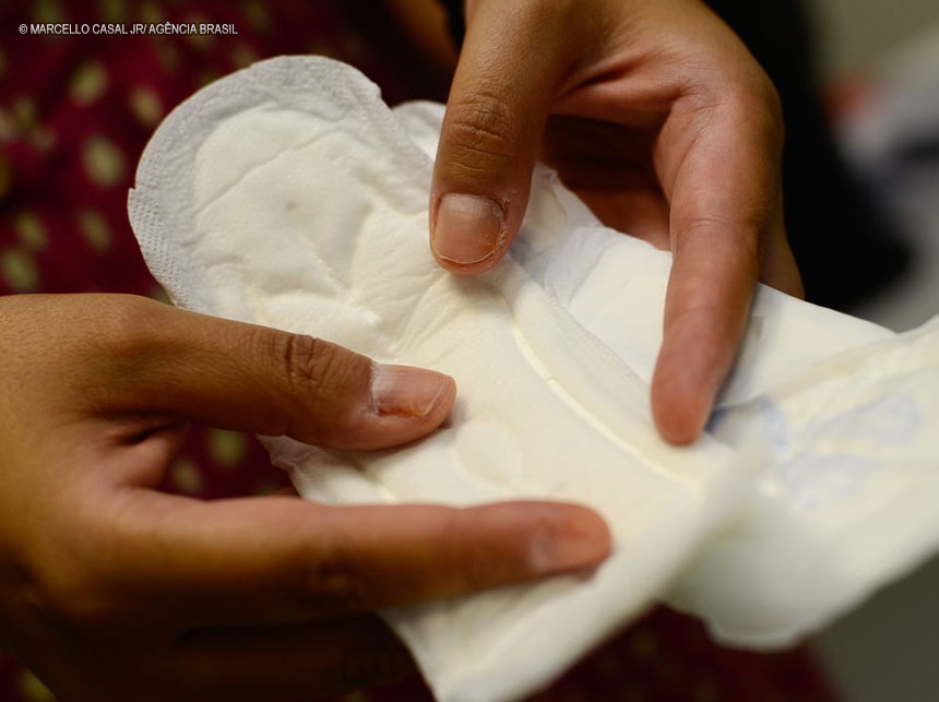 Governo lança programa de distribuição gratuita de absorvente pelo SUS