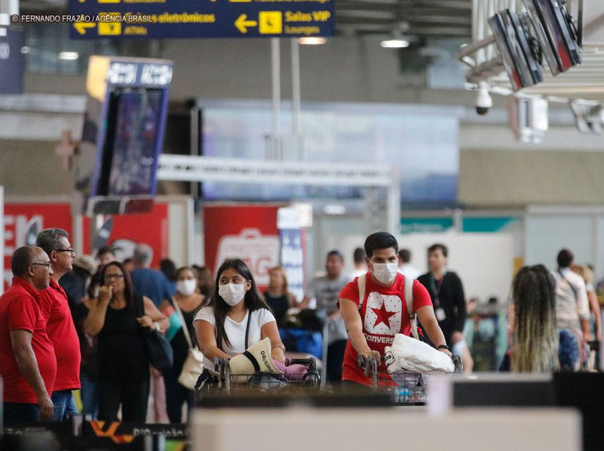 Anvisa derruba obrigatoriedade de máscaras em aeroportos e aviões