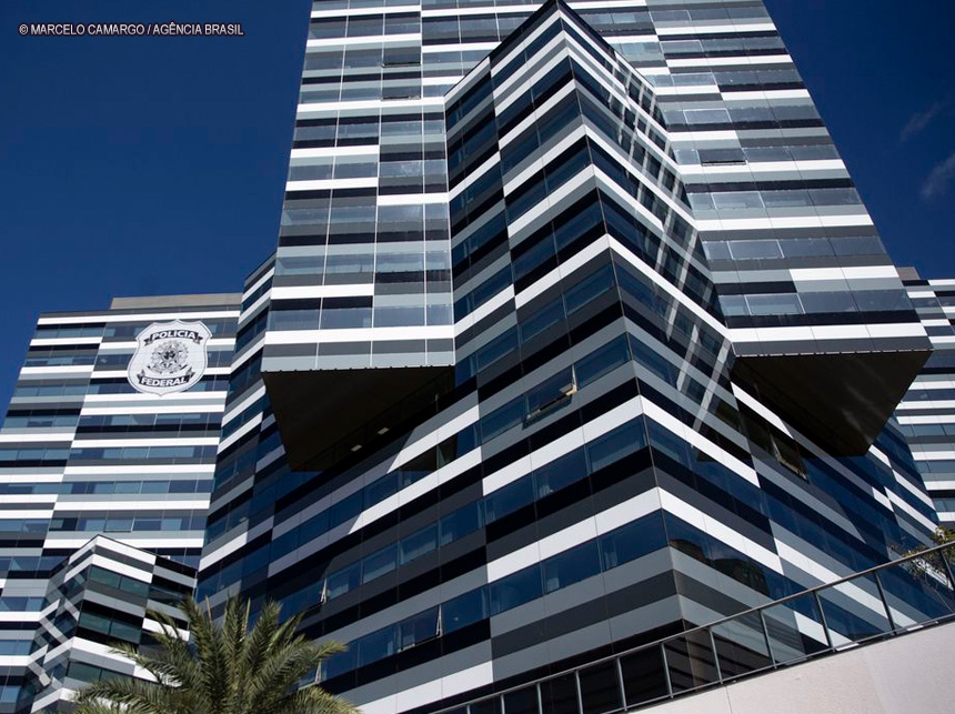 Justiça Federal suspende revisão de aposentadorias e abonos dos policiais federais