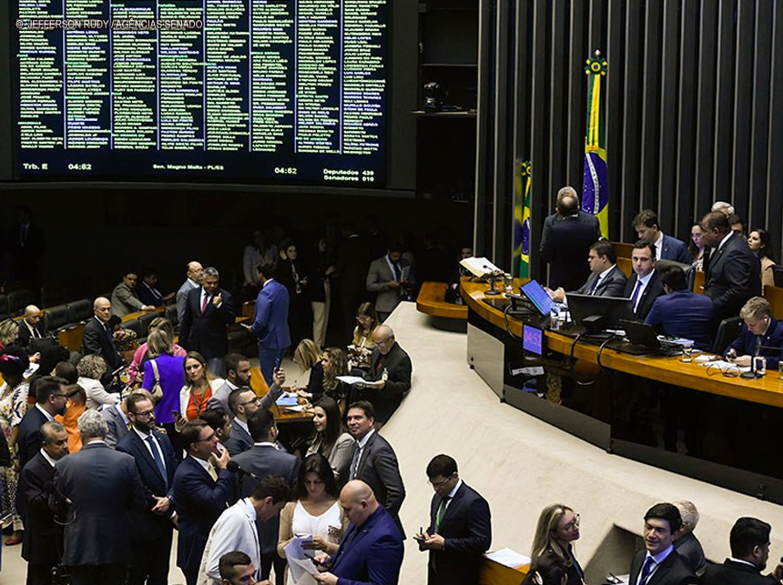 Congresso aprova 9% de reajuste aos servidores públicos federais