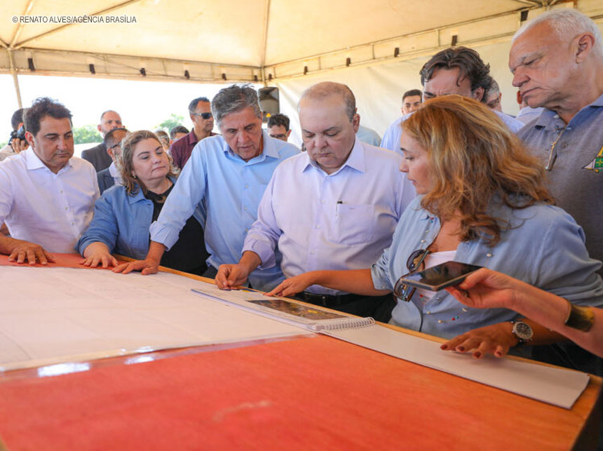 Ibaneis visita terreno do futuro Hospital Clínico Ortopédico do Guará