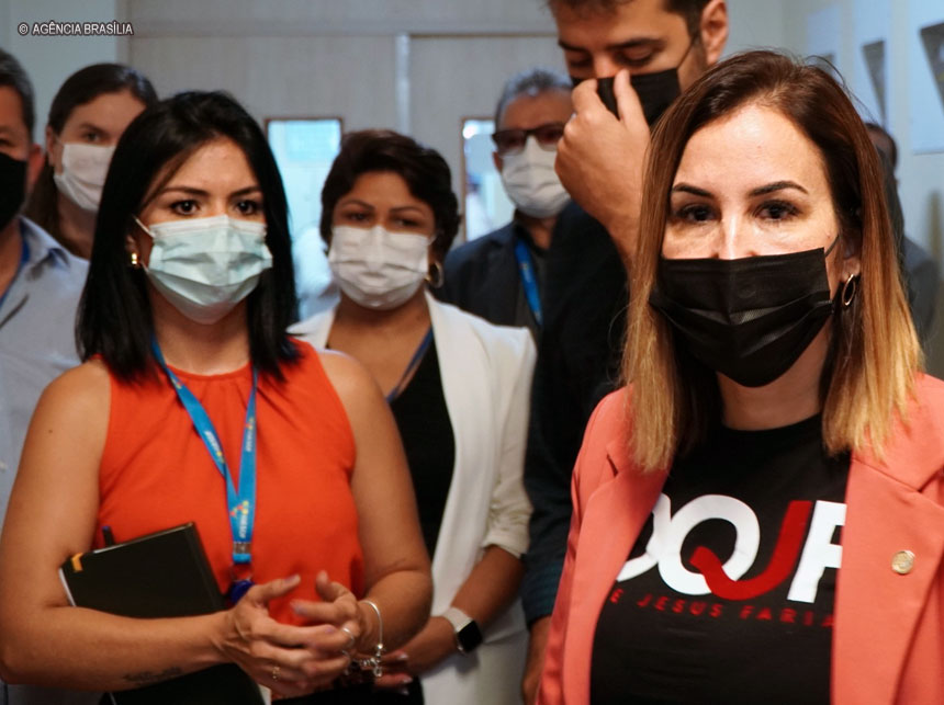 Membros de comissão da CLDF visitam o Hospital Regional de Santa Maria