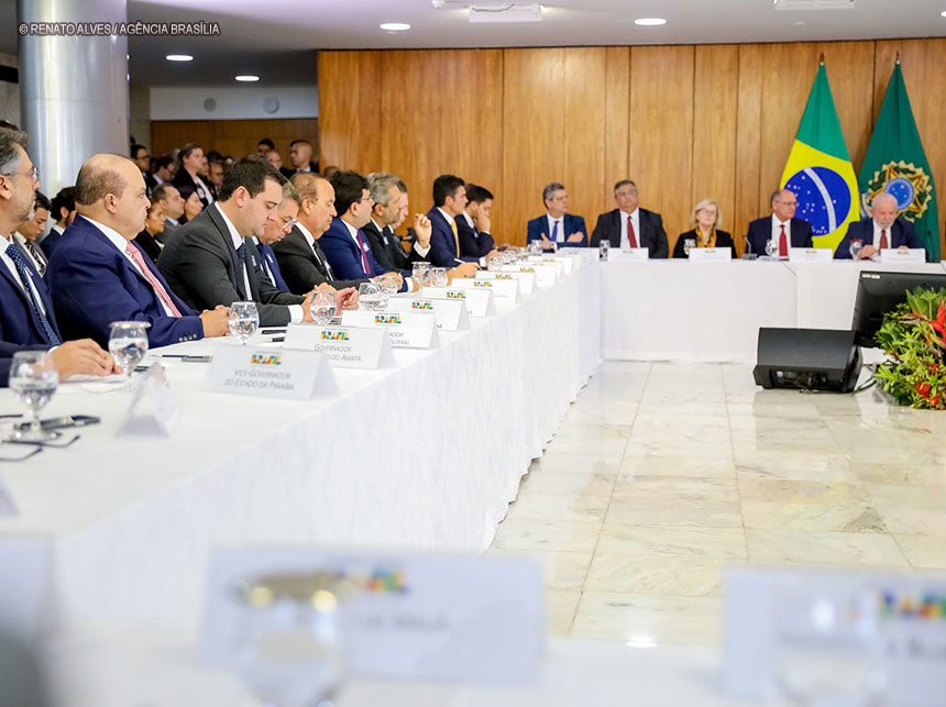 Ibaneis participa de reunião para apresentação de medidas de proteção a escolas realizadas pelo presidente Lula