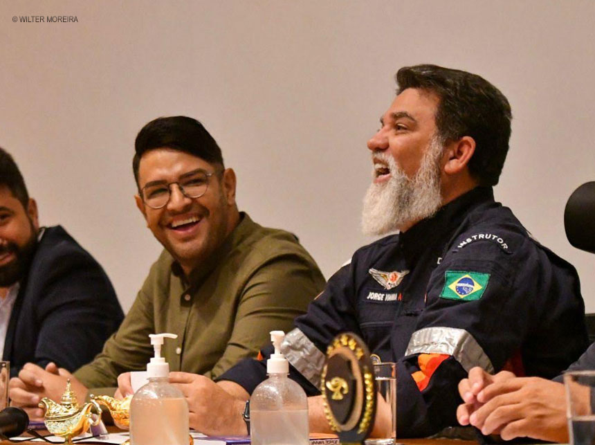 Jorge Vianna comemora Dia do Humorista com homenagem ao enfermeiro e humorista Deigo Besou