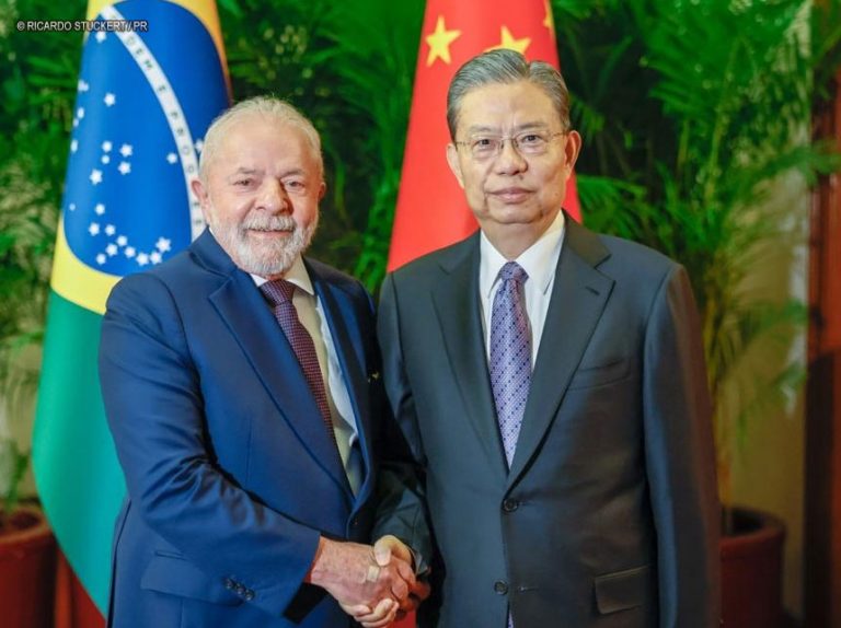 Em encontro com presidente da Assembleia Nacional da China, Lula fala em equilibrar geopolítica mundial