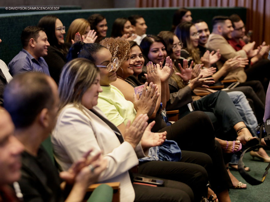 Colaboradores do Projeto Humanizar são homenageados em sessão solene da CLDF