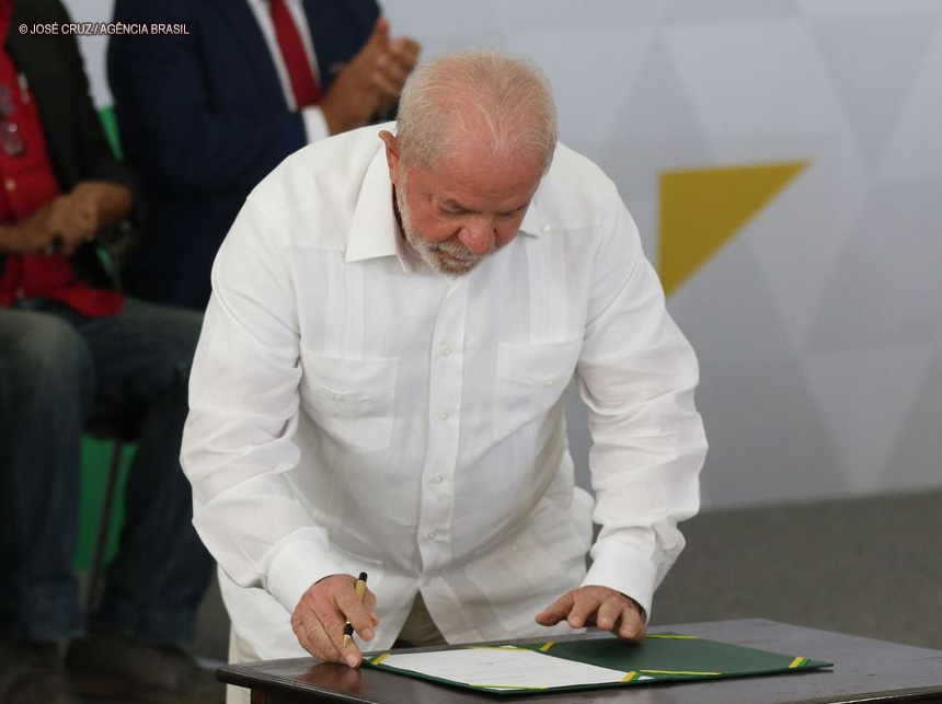 Governo concede reajuste de 9% a servidores do Executivo