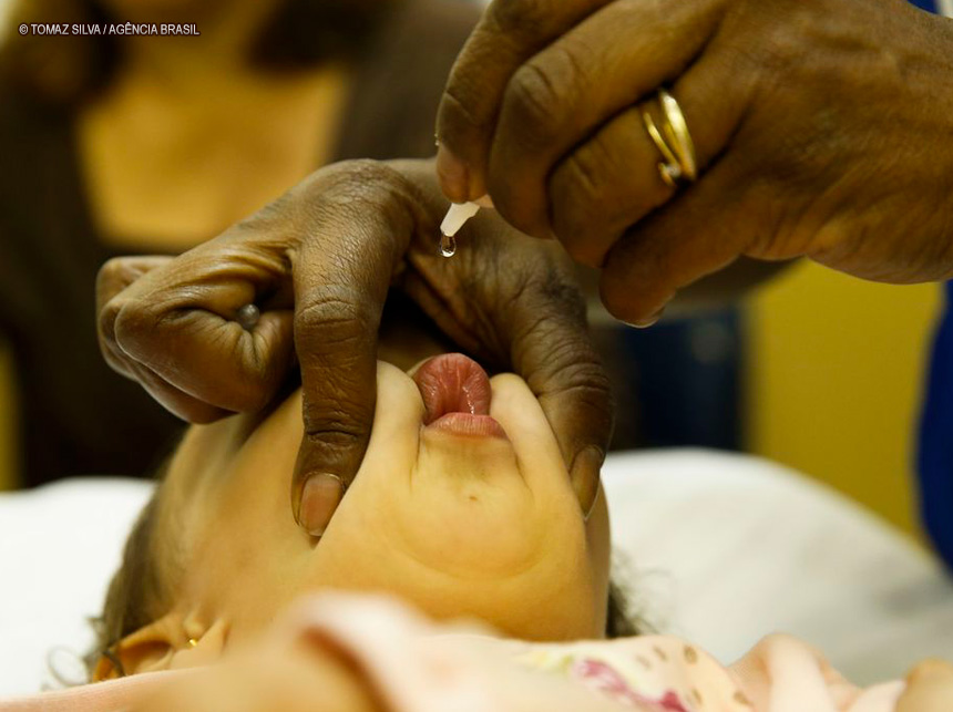 Após caso de pólio no Peru, Acre e Amazonas antecipam vacinação