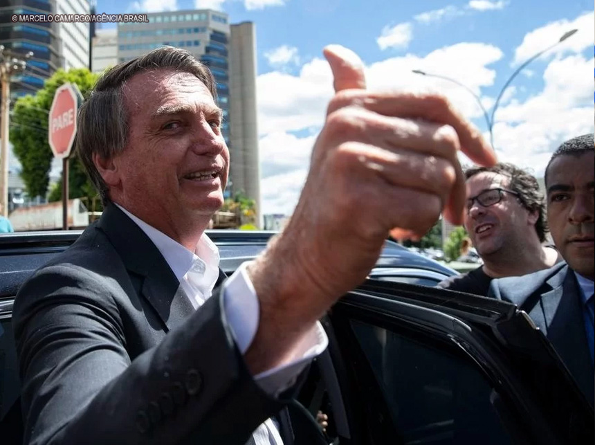 Em depoimento à PF, Bolsonaro alegou estar sob efeito de medicamentos ao publicar vídeos com informações falsas sobre eleições