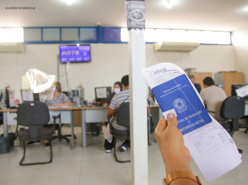 Semana começa com 698 vagas de emprego nas agências do trabalhador