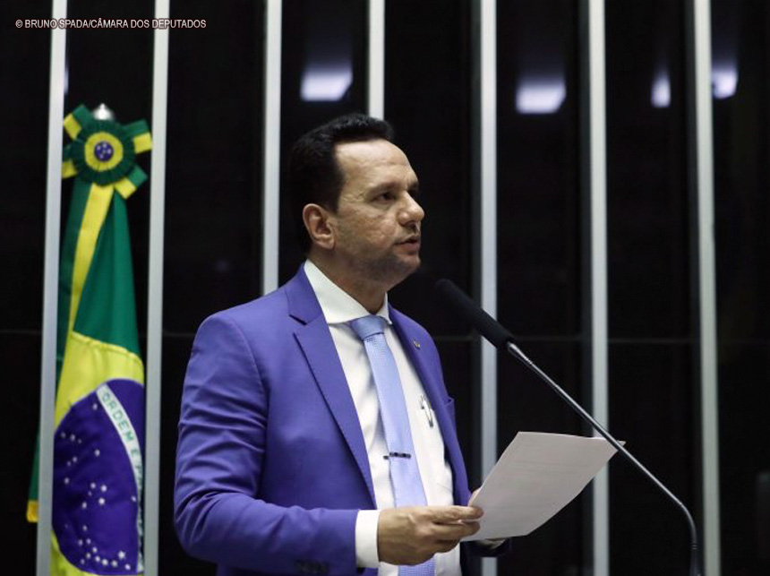 Câmara aprova projeto que prevê assistência ao autista em centros de reabilitação no SUS