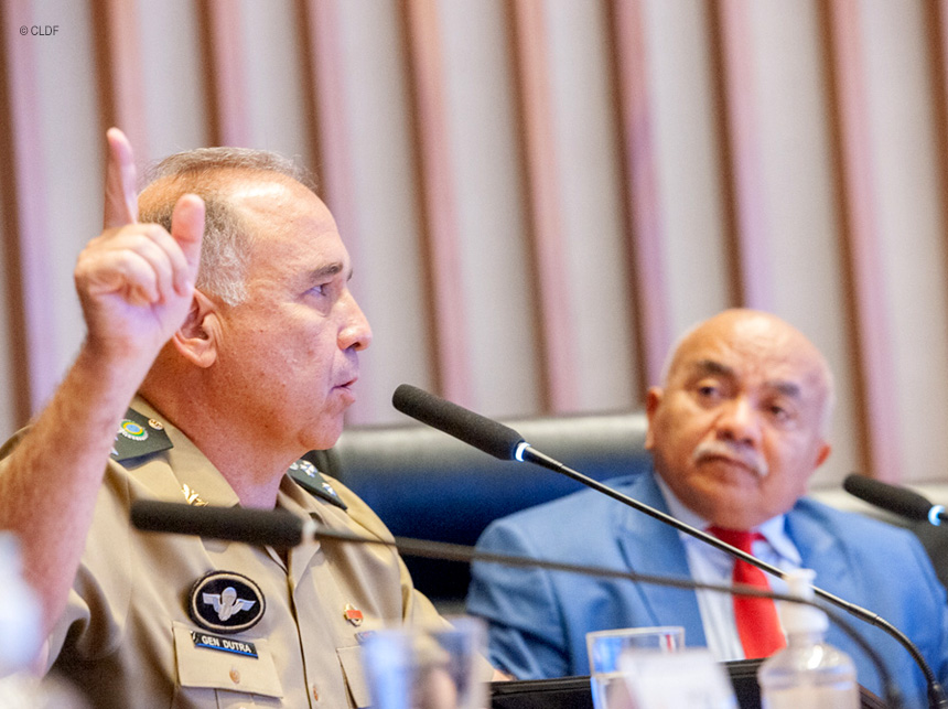 General Dutra nega que o Exército teria impedido desmonte do acampamento em frente ao QG