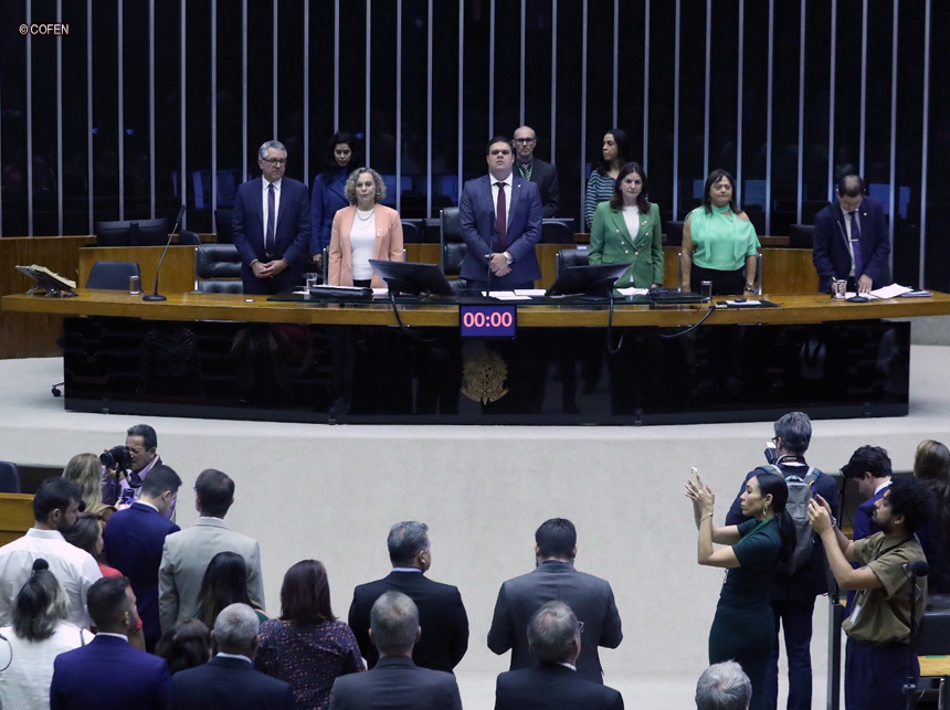 Enfermagem celebra conquistas em sessão solene na Câmara dos Deputados