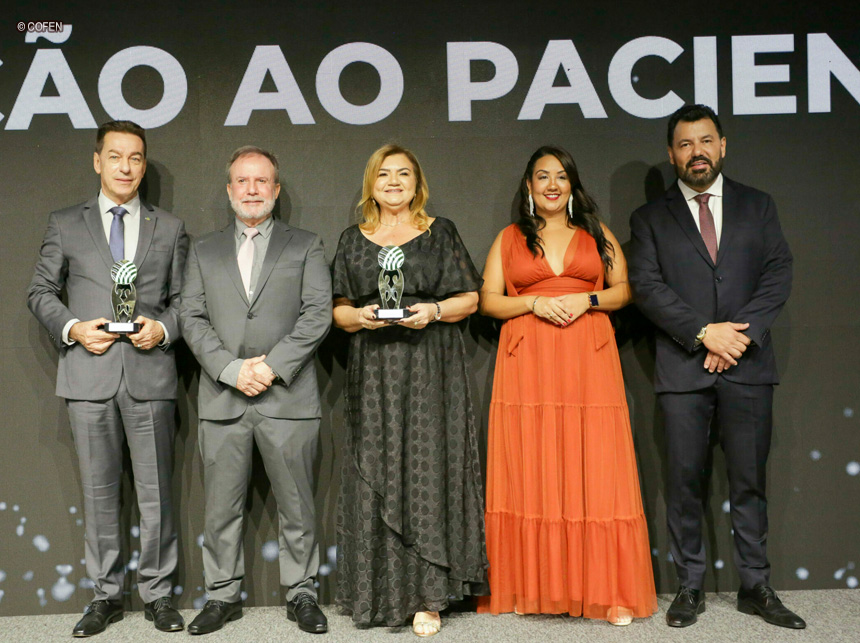 Em premiação, Cofen é eleito uma das maiores lideranças da saúde brasileira