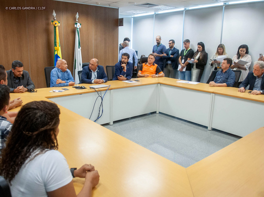 Distritais reabrem diálogo entre governo e professores em greve