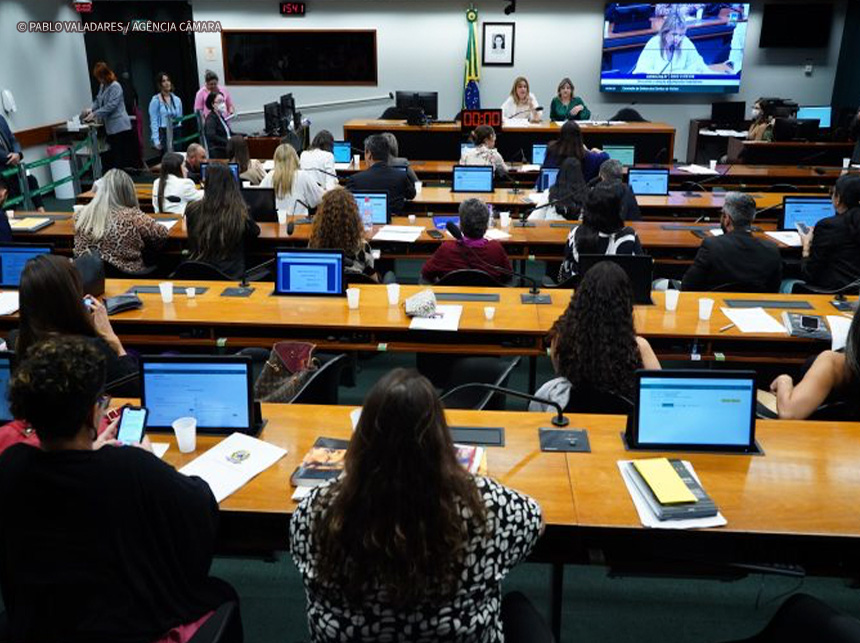 Ministério da Saúde pede aprovação de projeto que regulamenta doulagem