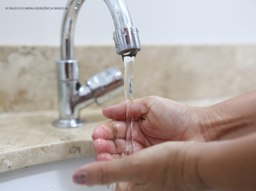 Usuários que economizaram água em 2022 devem ganhar descontos nas contas