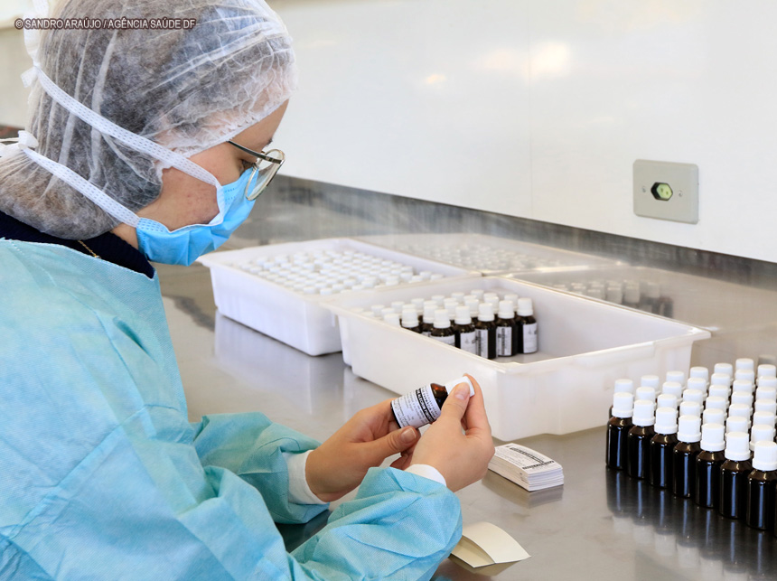 Novo fitoterápico produzido pela Farmácia Viva trata dor de garganta