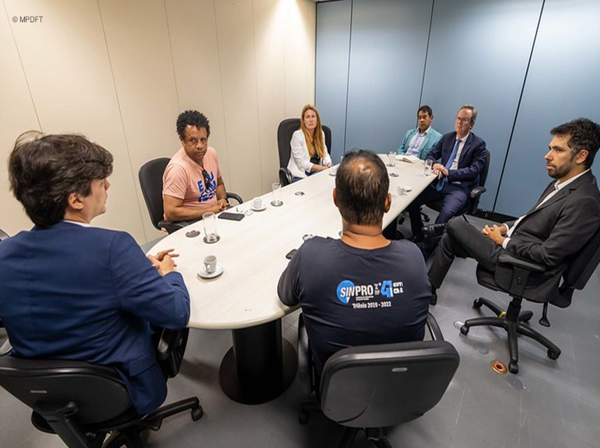 Greve dos professores: MPDFT recebe comissão do Sinpro