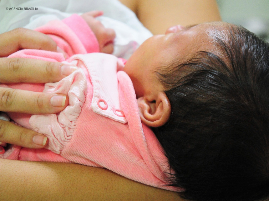 Taxa de natalidade do DF registra queda de 7% em 2022