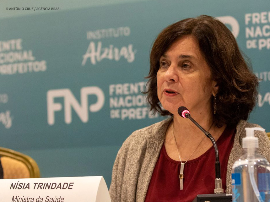 “É hora de intensificar a vacinação”, diz ministra sobre covid-19