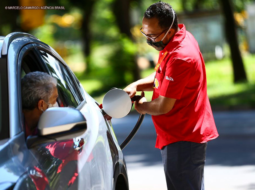 “Caso de polícia”: Chico Vigilante aciona polícia para investigar reajustes no preço dos combustíveis