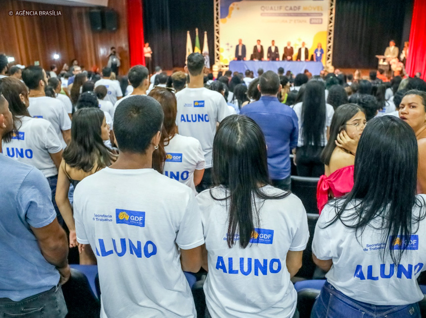 QualificaDF forma mais 880 alunos nesta segunda-feira (15)