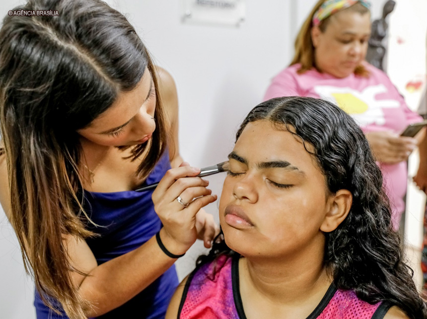 Setor de Serviços impulsiona economia do DF e alcança 95,6% de participação em 2022