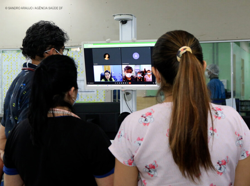 Videochamadas ajudam a tratar crianças com doenças respiratórias graves
