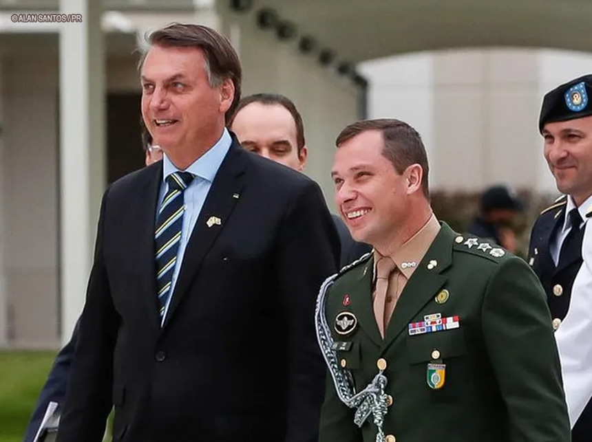 PF faz buscas, apreende celulares de Bolsonaro e Michele além de prender ex-assessor, tenente-coronel Mauro Cid