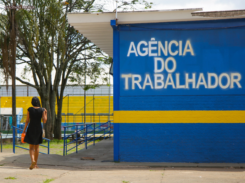 Agências do trabalhador abrem a semana com 129 vagas de emprego