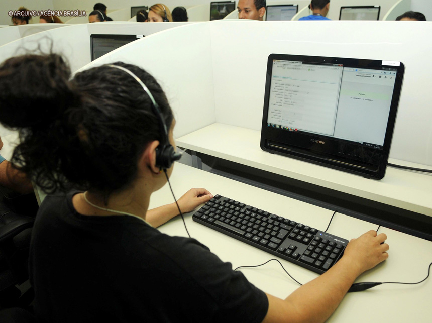 Canal telefônico de agendamento de serviços facilita atendimento no Na Hora