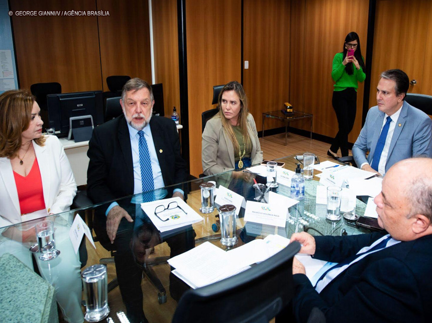 Celina Leão representa Fórum de Governadores em debate do piso da educação