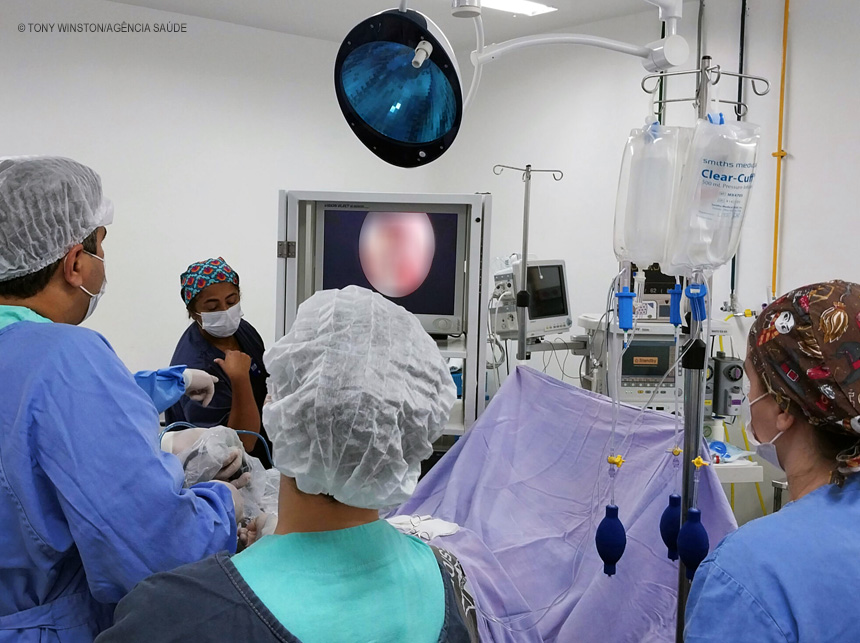 Novo aparelho permite cirurgias urológicas menos invasivas e mais seguras