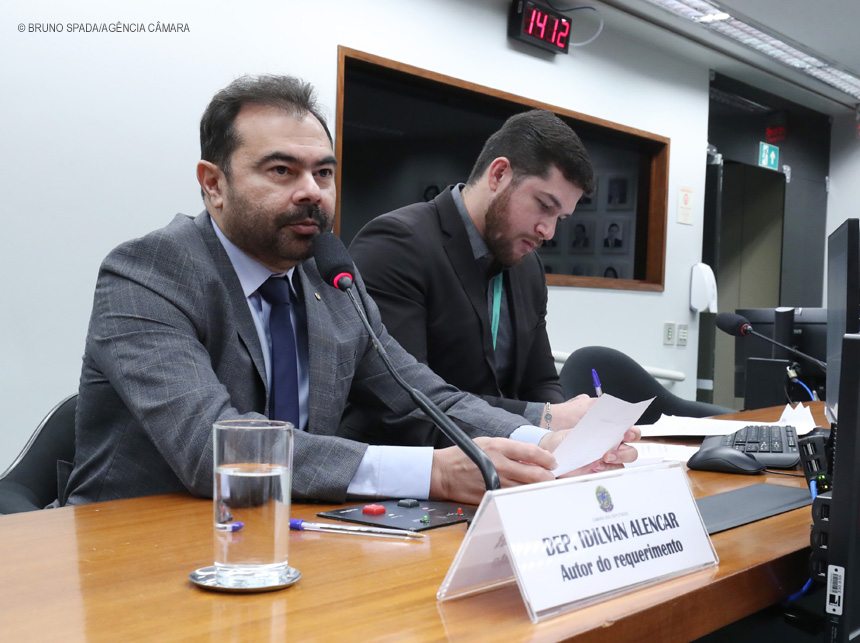 Especialistas em saúde criticam ampliação de Ensino à Distância em cursos da área