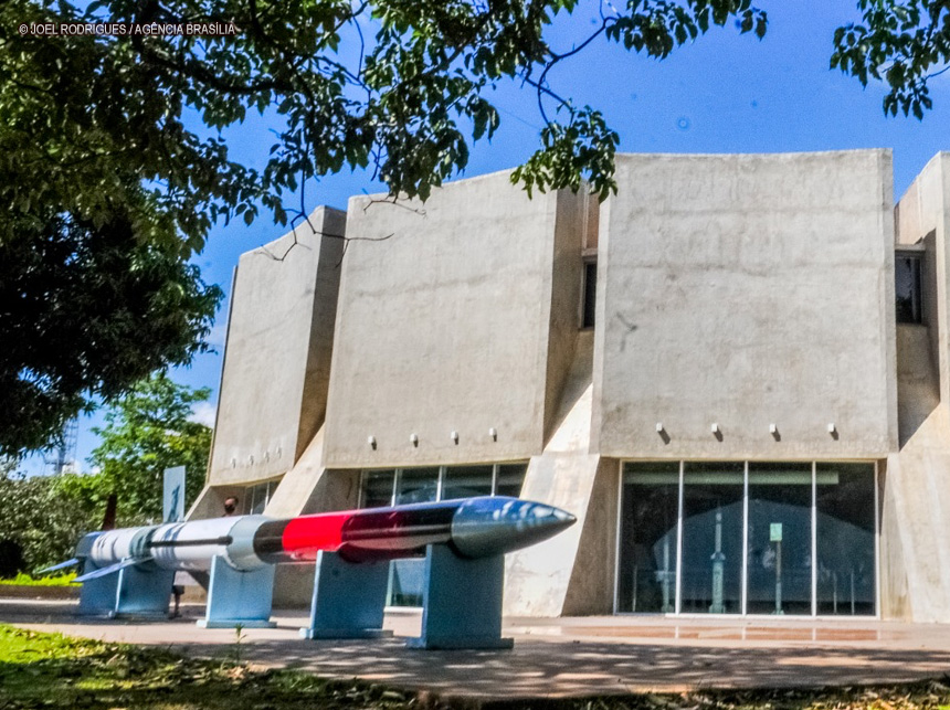 Que tal conhecer o sistema solar no Planetário de Brasília?