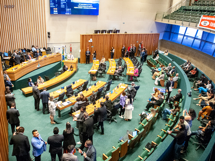 CLDF aprova reajuste de 25,6% para cargos em comissão da Adasa