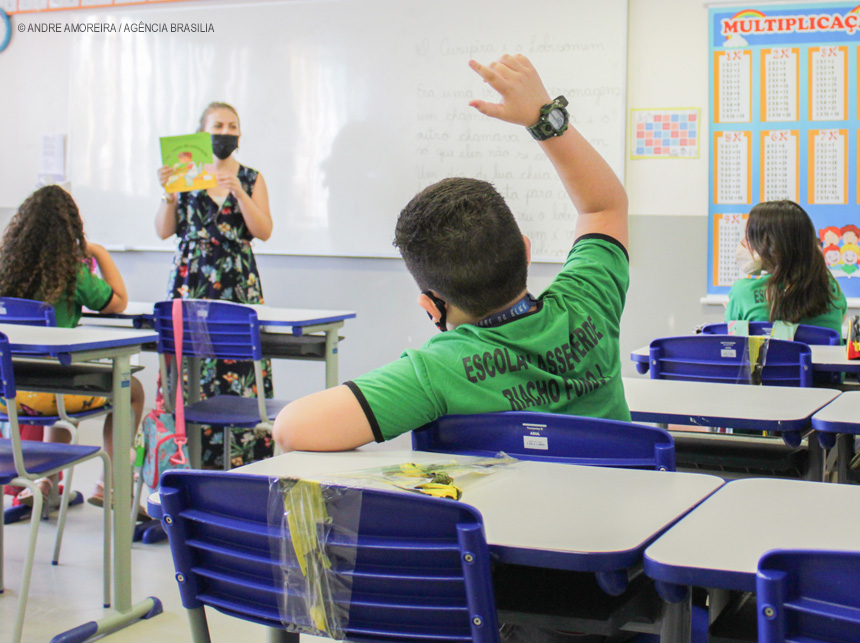 Educação publica novo calendário escolar com datas de reposição de aulas no DF