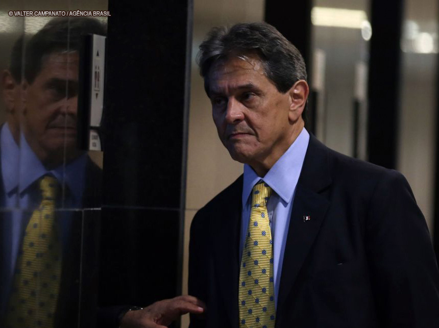 Roberto Jefferson é transferido para hospital privado no Rio