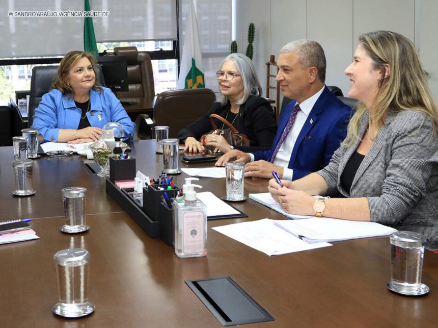 Governo leva vacinas para 698 escolas públicas no DF