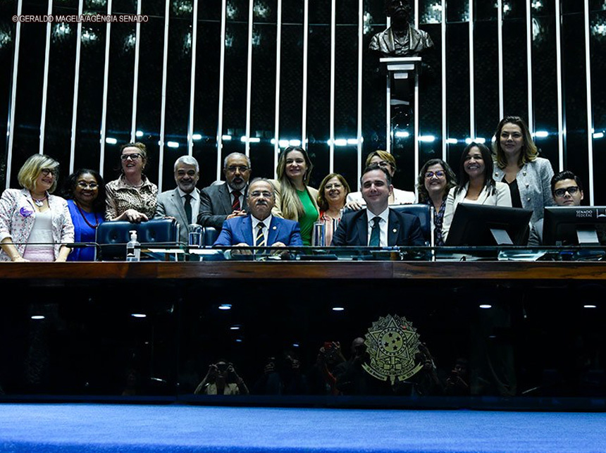 Senado aprova projeto que estabelece igualdade salarial entre mulheres e homens