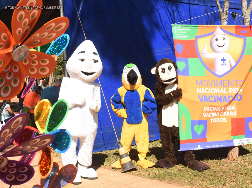 Zoo Brasília: Saúde aplica mais de 1,4 mil doses de vacina contra gripe e covid-19