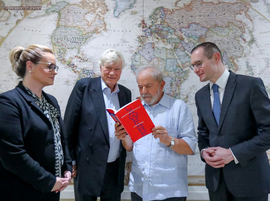 Lula confirma nome de Cristiano Zanin para vaga deixada por Lewandowski no STF