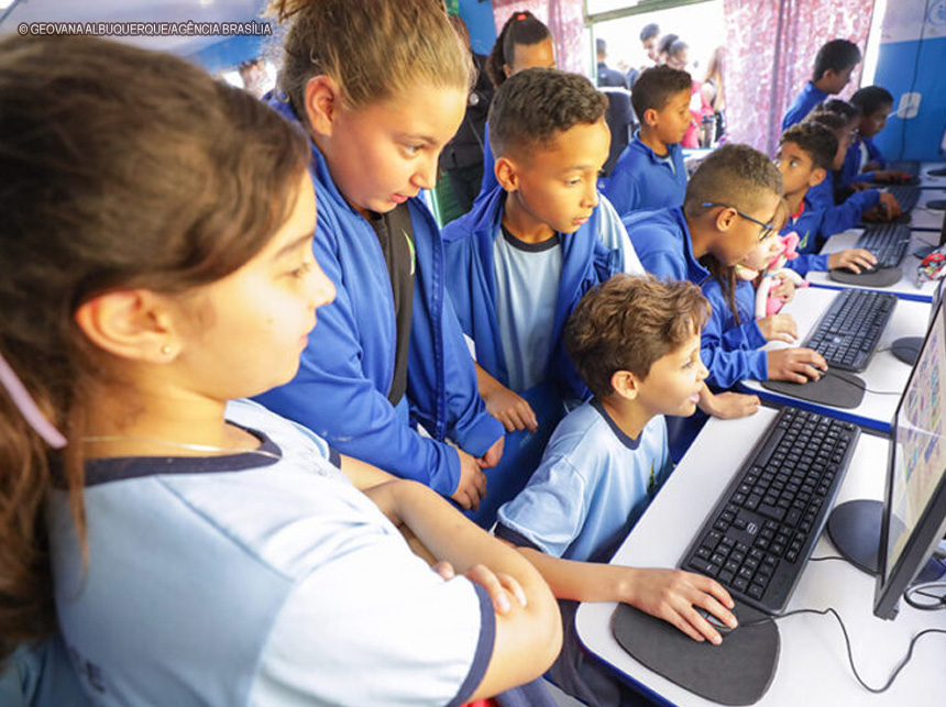 Projeto fomentado pelo GDF leva internet e computadores a escola rural