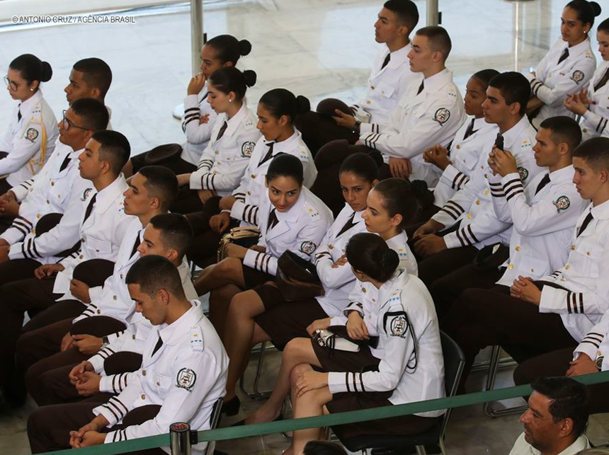 MPF ajuíza ação contra “padrão estético” em escolas públicas militares