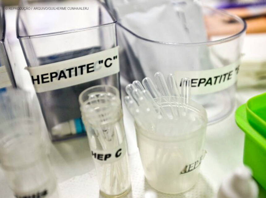 Pacientes enfrentam hepatite e fazem tratamento na rede pública do DF